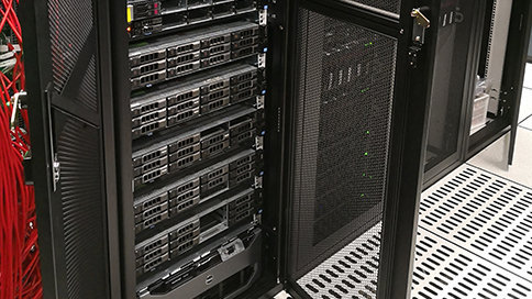 611cb26d9aa47.jpg 美國(guó)服務(wù)器.jpg